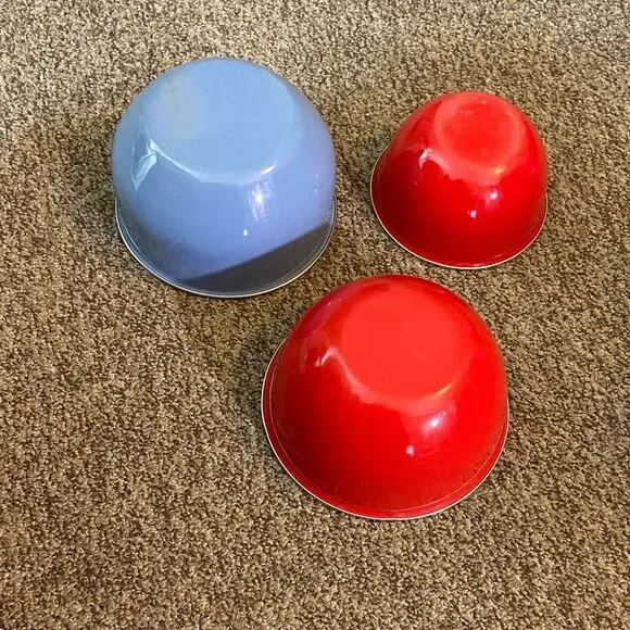 Set of Three Colorful Mixing Bowls Metal Enamel - Picture 2 of 16